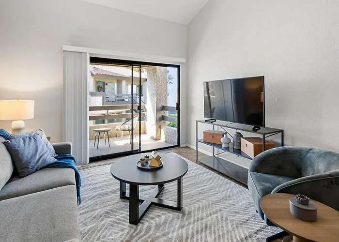 Landing Modern With Amazing Amenities Tempe