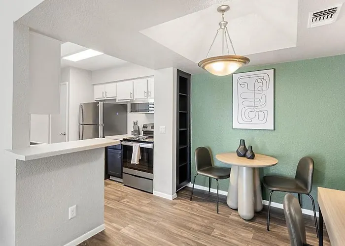 Apartment Landing Modern With Amazing Amenities *