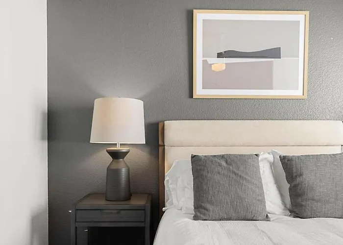 Apartment Landing Modern With Amazing Amenities Tempe